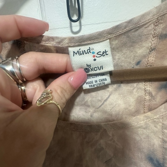 MINDSET BY XCVI Linen Crochet Trim Tunic with pockets NWOT small - Picture 3 of 3